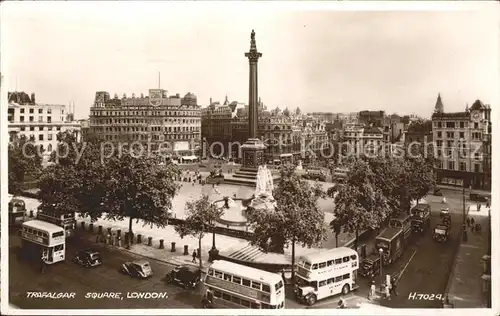 Autobus Omnibus Trafalgar Square London Autoverkehr  / Autos /