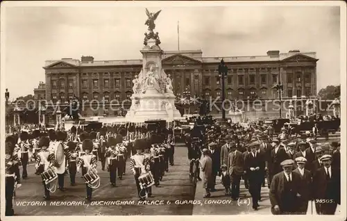 Leibgarde Wache Guards Band Victoria Memorial Buckingham Palace London  Kat. Polizei