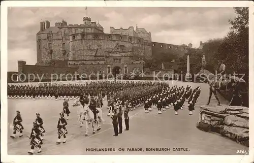 Leibgarde Wache Highlanders on Parade Edinburgh Castle Kat. Polizei