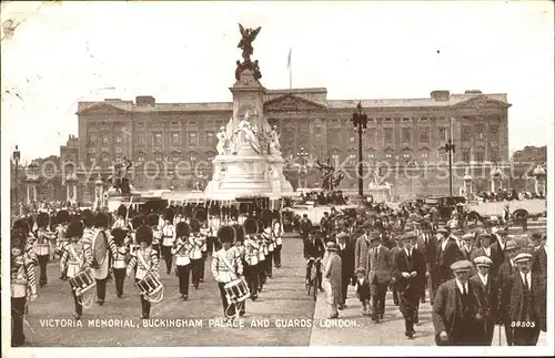 Leibgarde Wache Guards Band Victoria Memorial Buckingham Palace London Trommler Kat. Polizei
