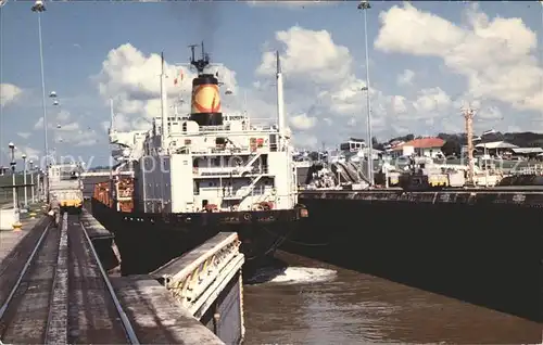 Schiffe Frachtschiff Barco de carga Canal de Panama Esclusas de Miraflores Kat. Schiffe