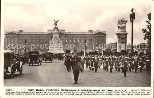 Leibgarde Wache Guards Band The Mall Victoria Memorial Buckingham Palace London Kat. Polizei