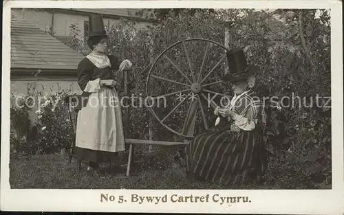 Spinnrad Frauen Trachten Wales  Kat. Handwerk