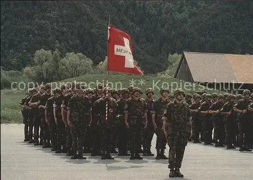 Militaria Schweiz Fahnenaufzug Schweizer Armee Kat. Militaria