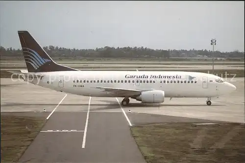 Flugzeuge Zivil Garuda Indonesia Boeing 737 3Q8 PK GWA c n 24403 Kat. Airplanes Avions
