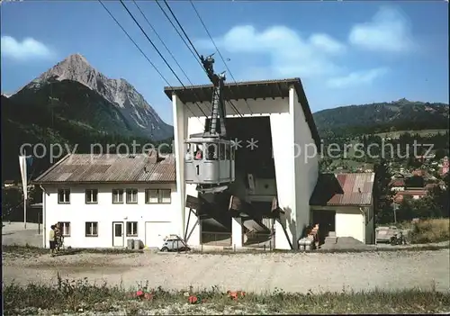 Seilbahn Karwendel Talstation Mittenwald  / Bahnen /