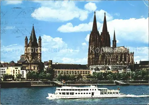 Motorschiffe Koeln am Rhein Rheinufer Dom Gross St. Martin Kat. Schiffe