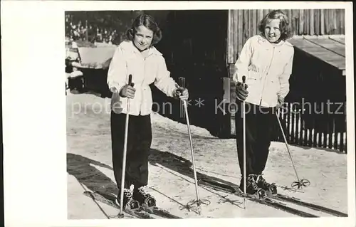 Adel Niederlande Prinzessin Beatrix und Irene Sankt Anton am Ariberg Skifahren Kat. Koenigshaeuser