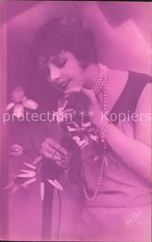 Foto Fotocelere Nr. 49 4 Frau Perlenkette Blumen  Kat. Fotografie