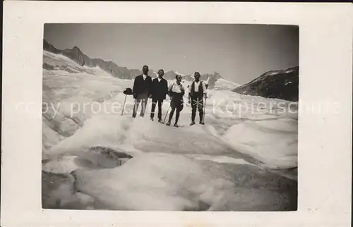 Bergsteigen Klettern Wanderung Gletscher Gruppenfoto  / Sport /