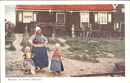 Trachten Holland Moeder en kroost Marken Kat. Trachten