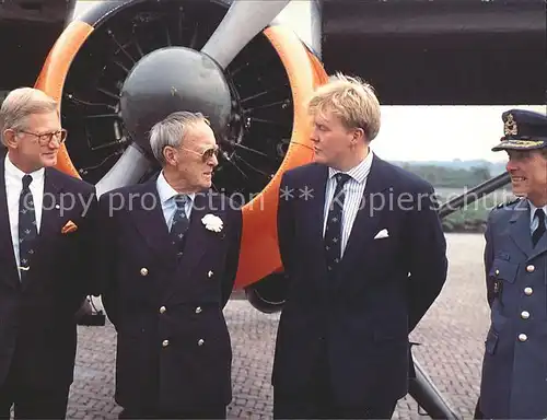 Adel Niederlande Willem Alexander Soesterberg Flugzeug Kat. Koenigshaeuser