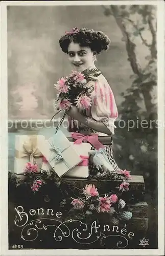 Foto PC Paris Nr. 4269 Neujahr Maedchen Geschenke Blumen  Kat. Fotografie