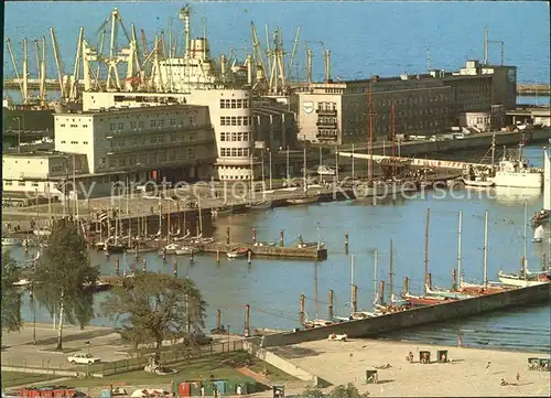 Hafenanlagen Gdynia Basen zeglarski Generala Mariusza Zaruskiego Wyzsza Szkola Morska Kat. Schiffe