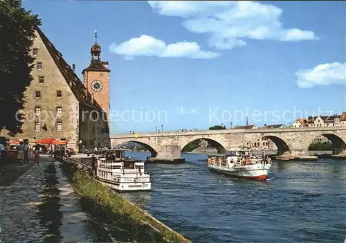 Motorboote Regensburg Donau Steinerne Bruecke Kat. Schiffe