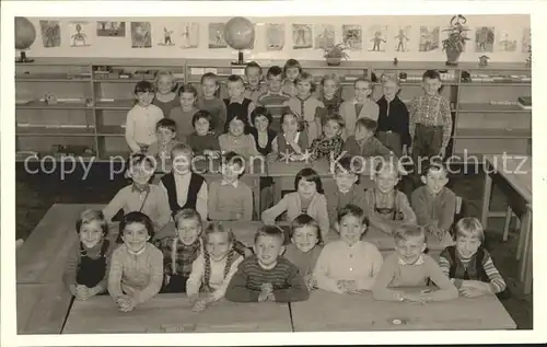 Schule Schueler Klassenzimmer Gruppenfoto Kat. Kinder