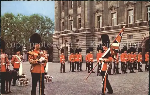 Leibgarde Wache Changing the Guard Ceremony Buckingham Palace London  Kat. Polizei
