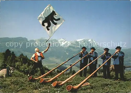 Alphorn Alphornblaeser Fahnenschwinger Appenzellerland Saentiskette Kat. Musik