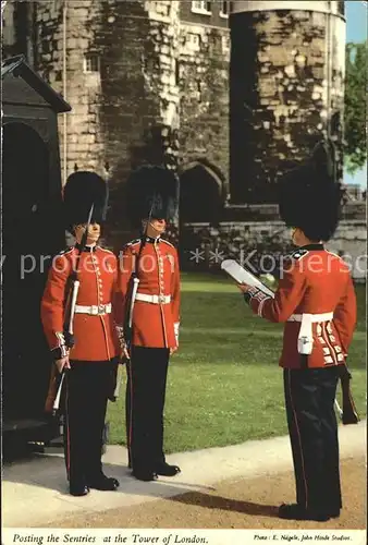 Leibgarde Wache Posting the Sentries Tower of London  Kat. Polizei