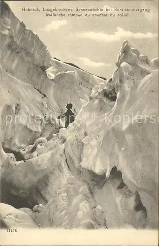 Bergsteigen Klettern Hohneck Losgebrochene Schneewaechte bei Sonnenuntergang Kat. Bergsteigen