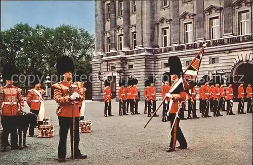 Leibgarde Wache Changing the Guard Ceremony Buckingham Palace London Kat. Polizei