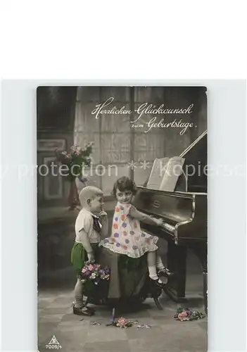 Foto PH Nr. 7009 4 Geburtstag Kinder Klavier Blumen  Kat. Fotografie