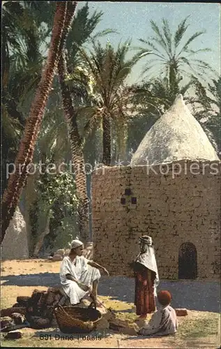Typen Arabien Dans l oasis Palmen