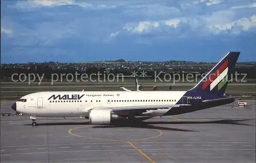 Flugzeuge Zivil Malev Hungarian Airlines Boeing 767 27G ER HA LHA  Kat. Airplanes Avions