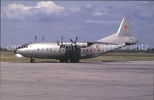 Flugzeuge Militaria Soviet Air Force Antonov AN 12ECM RED 46  Kat. Airplanes Avions
