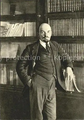 Politiker V. I. Lenin at the Bookshelf in His Kremlin Study 1918 Kat. Politik