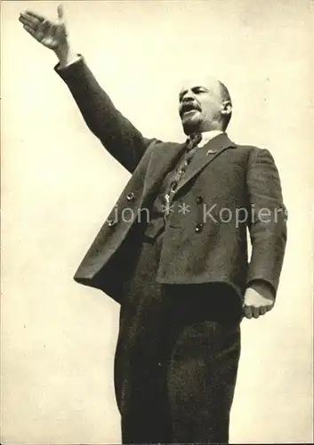 Politiker Wladimir Iljitsch Lenin Delivering a Speech Red Square Inauguration Temporary Monument Stepan Razin 1919 Kat. Politik