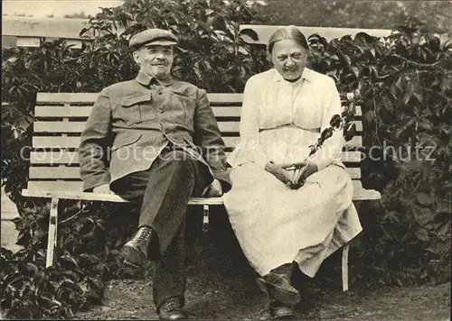 Politiker Lenin and Nadeschda Konstantinowna  Krupskaya Gorki 1922 Kat. Politik