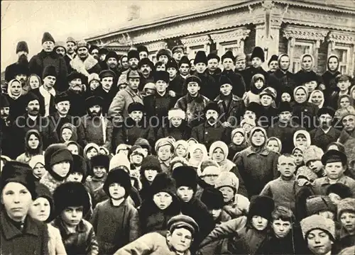 Politik Geschichte Lenin and Krupskaya among the peasants Inauguration Kashino electric power station 1920 Kat. Politik und Geschichte