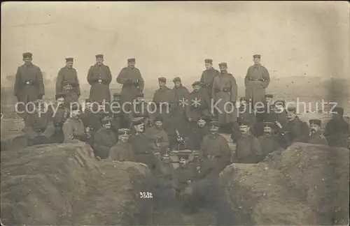 Militaria WK1 Soldaten im Schuetzengraben mit Handgranaten Gruppenfoto  / Militaria WK1 /