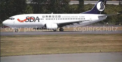 Flugzeuge zivil Shandong Airlines Boeing B 737 300 B.2995 BFI Kat. Airplanes Avions