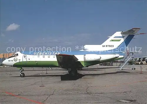 Flugzeuge Zivil Uzbekistan Airways Yakovlev 40 UK 87923 c n 9731455 Kat. Airplanes Avions