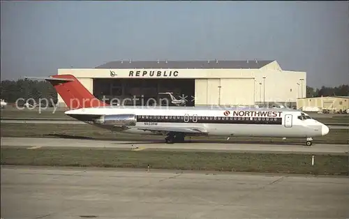 Flugzeuge Zivil Northwest Airlines McDonnell Douglas DC 9 31 N922RW c n 47182 Kat. Airplanes Avions