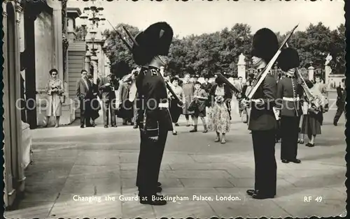 Leibgarde Wache Changing the Guard Buckingham Palace London  Kat. Polizei