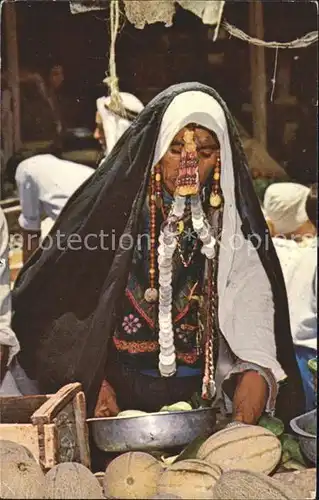 Beduinen Beduin Woman Verkaeuferin Honigmelonen Kat. Typen