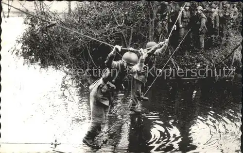 Militaria Belgien Armee Belge Traversee d une riviere entre deux cordes tendues