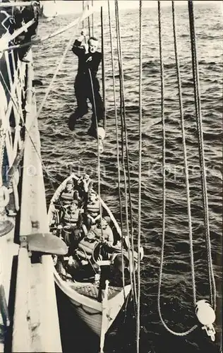 Marine Force Navale Belge Mise a la mer d une chaloupe Kat. Schiffe
