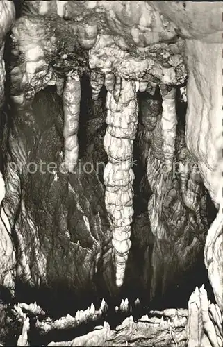 Hoehlen Caves Grottes Teufelshoehle Fraenkische Schweiz Kreuzigungsgruppe Kat. Berge