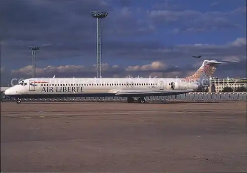 Flugzeuge Zivil Air Liberte Pyramide du Louvre colours McDonnell Douglas MD 83 F GPZA c n 49943 1887 Kat. Airplanes Avions