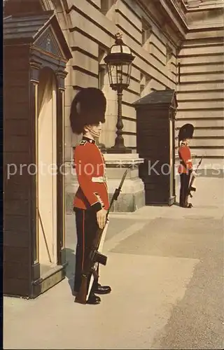 Leibgarde Wache IrisH Guards Sentry Duty Buckingham Palace London Kat. Polizei