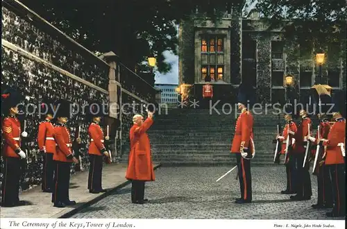 Leibgarde Wache Ceremony of the Keys Tower of London Kat. Polizei