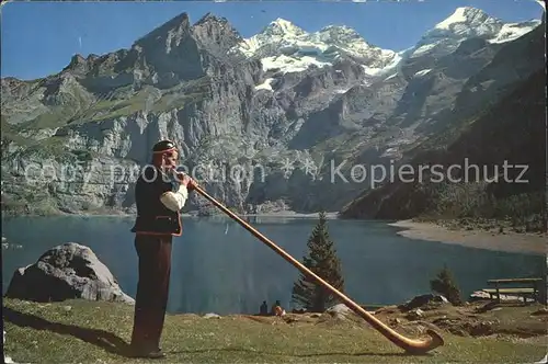 Alphorn Alphornblaeser Oeschinensee  Kandersteg Bluemlisalpgruppe  Kat. Musik