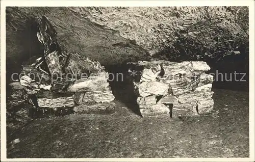 Hoehlen Caves Grottes Barbarossa Kyffhaeuser Barbarossatisch mit Stuhl Kat. Berge