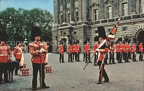Leibgarde Wache Changing the Guards Ceremony Buckingham Palace London  Kat. Polizei
