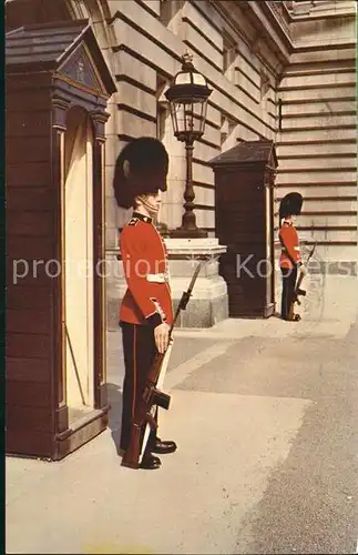 Leibgarde Wache Irish Guards Sentry Duty Buckingham Palace London Kat. Polizei