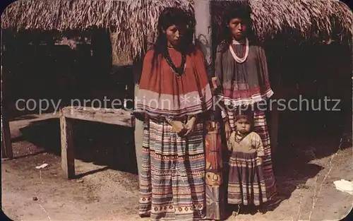 Indianer Native American Indian Maids and Child Musa Isle Indian Village Miami Florida  Kat. Regionales